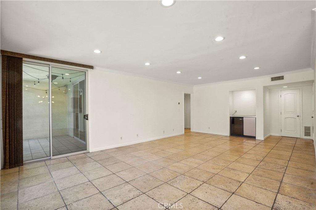 Properties 2 11970 Montana Avenue 102