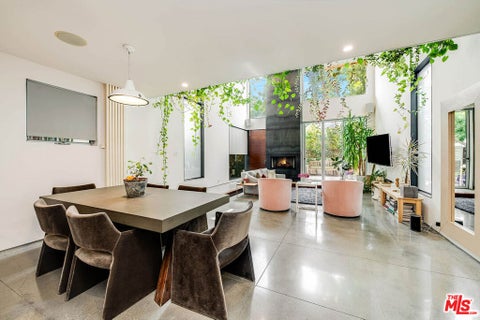 Photo of 417 Venice Way, Los Angeles, CA 90291 (MLS # 26102409)