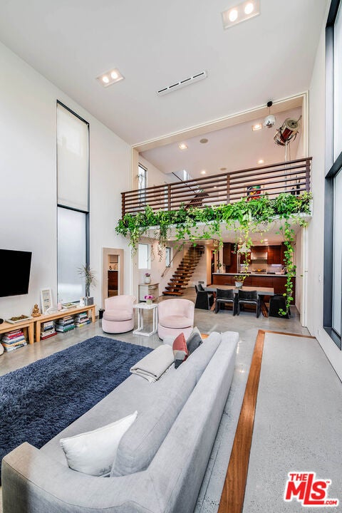 417 Venice Way