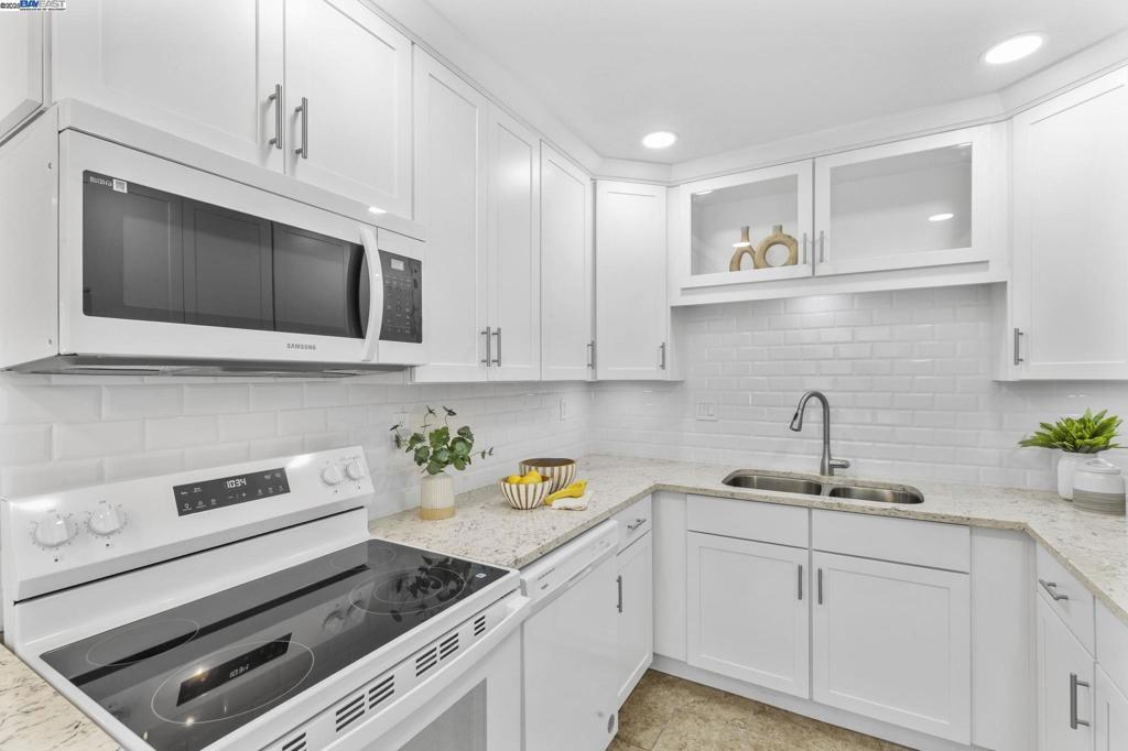 ARROYO VILLAGE - Residential