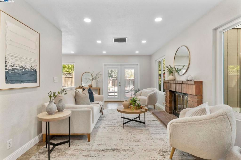 Photo of 215 Mavis Dr Dr, Pleasanton, CA 94566 (MLS # 41115063)
