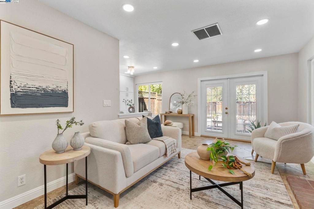 Photo of 215 Mavis Dr Dr, Pleasanton, CA 94566 (MLS # 41115063)
