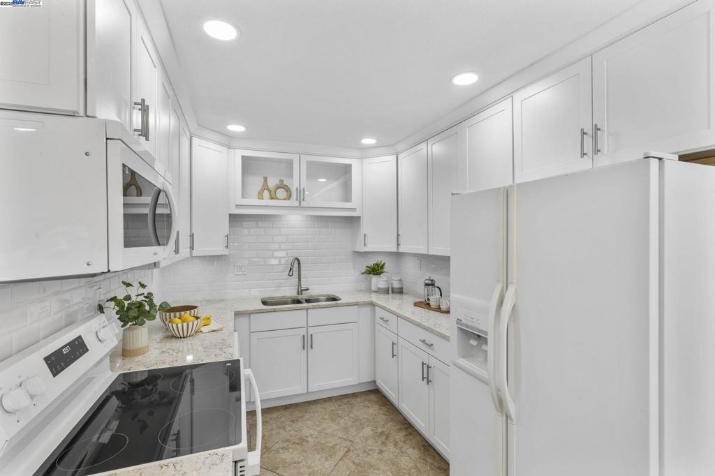 ARROYO VILLAGE - Residential