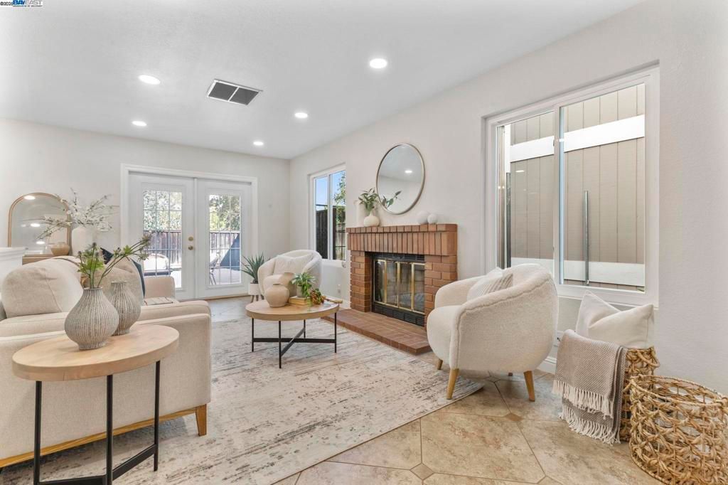Photo of 215 Mavis Dr Dr, Pleasanton, CA 94566 (MLS # 41115063)