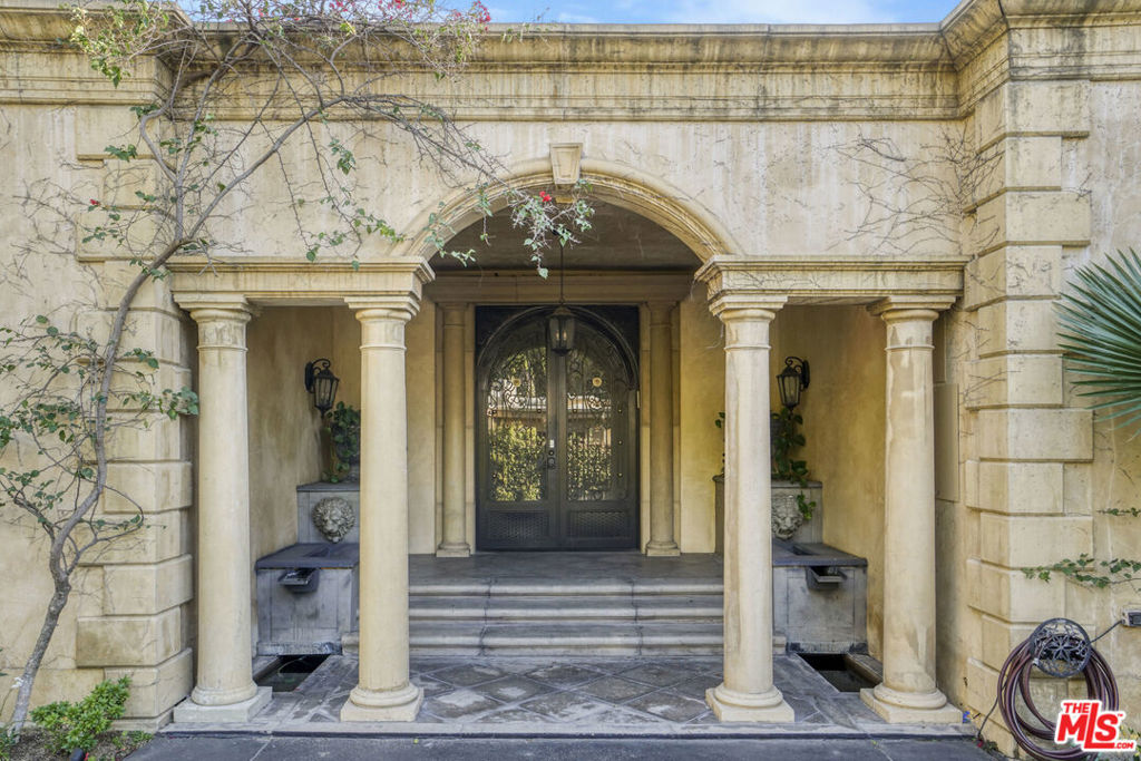 1880 Loma Vista Drive
