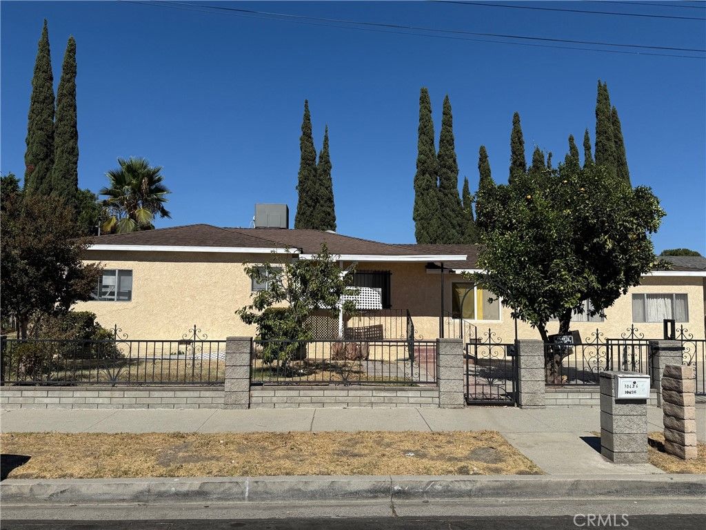 Photo of 10626 Amboy Ave, Pacoima, CA 91331 (MLS # CV25207842)