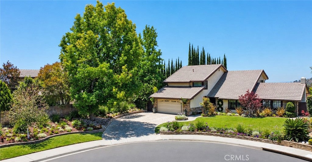 609 Willowbrook CIR