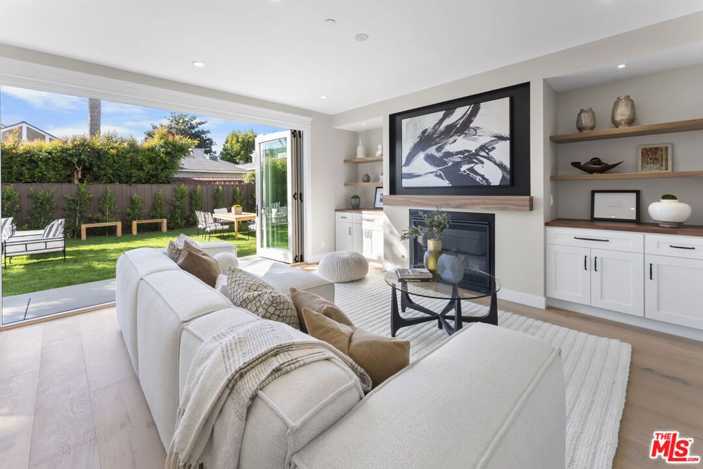 Photo of 7501 Agnew Avenue, Los Angeles, CA 90045 (MLS # 26633917)