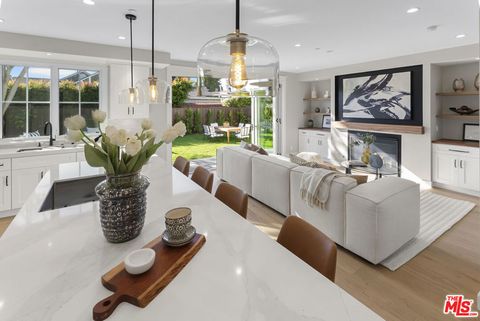 Photo of 7501 Agnew Avenue, Los Angeles, CA 90045 (MLS # 26633917)