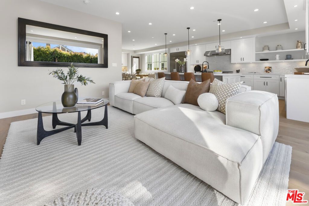 Photo of 7501 Agnew Avenue, Los Angeles, CA 90045 (MLS # 26633917)