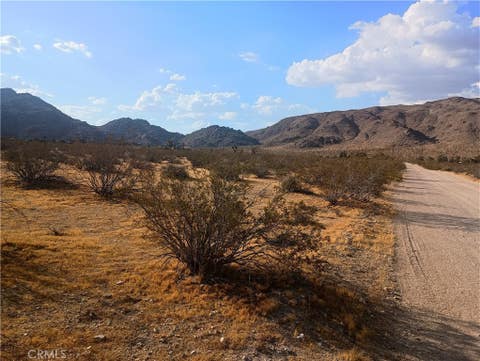 Photo of 13089 Sunset Drive, Lucerne Valley, CA 92356 (MLS # HD26153564)