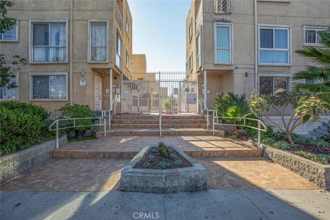 Photo of 110 W Maple ST #30, Glendale, CA 91204 (MLS # SR26101309)
