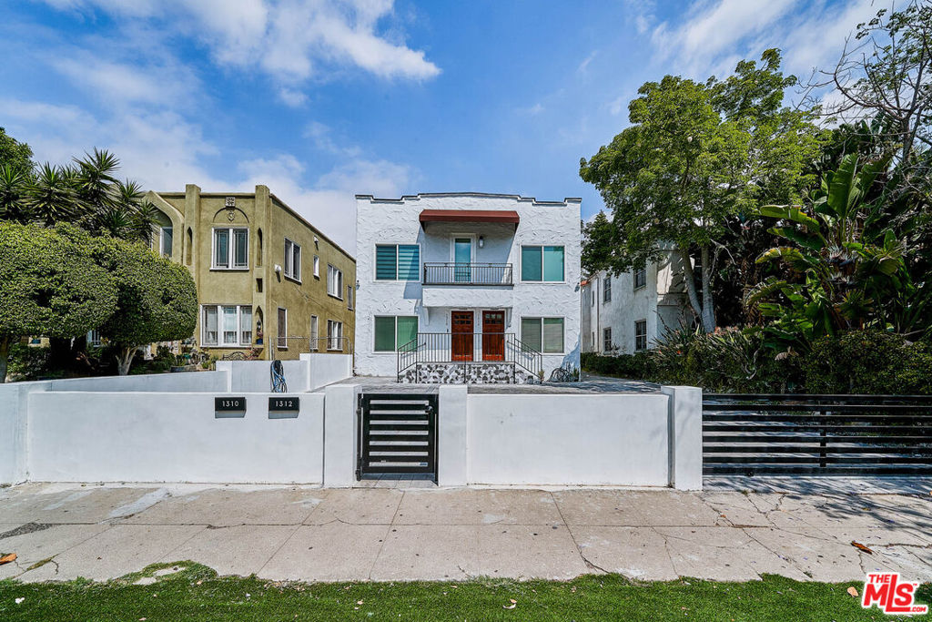 This beautifully remodeled duplex is located in a quiet and peaceful neighborhood with excellent access to public transportation and major roads. This unit have been modern style upgraded with high end finishes throughout. Offering Modern comfort and style. The home included a brand new Kitchen, hardwood floors, fresh paint and appliances that are less than 2 years, and Central AC. Close to century city, culver city, UCLA, DTLA, Hollywood and more.