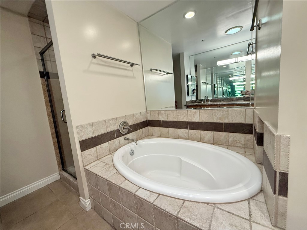 Agoura Country Townhomes (838) - Residential