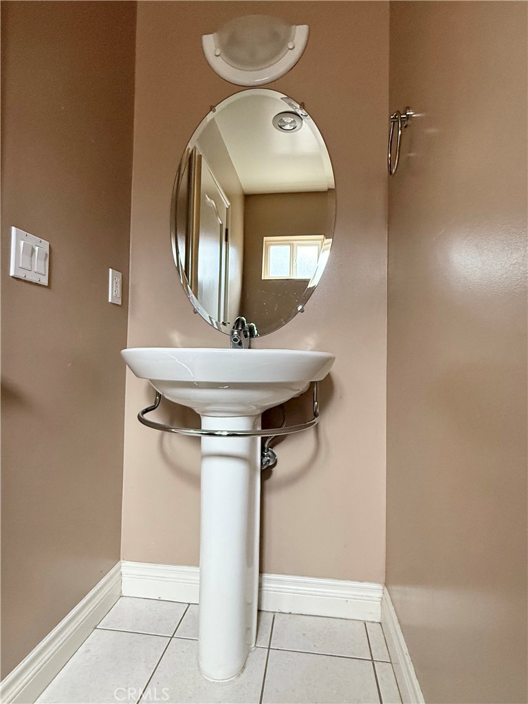 Agoura Country Townhomes (838) - Residential