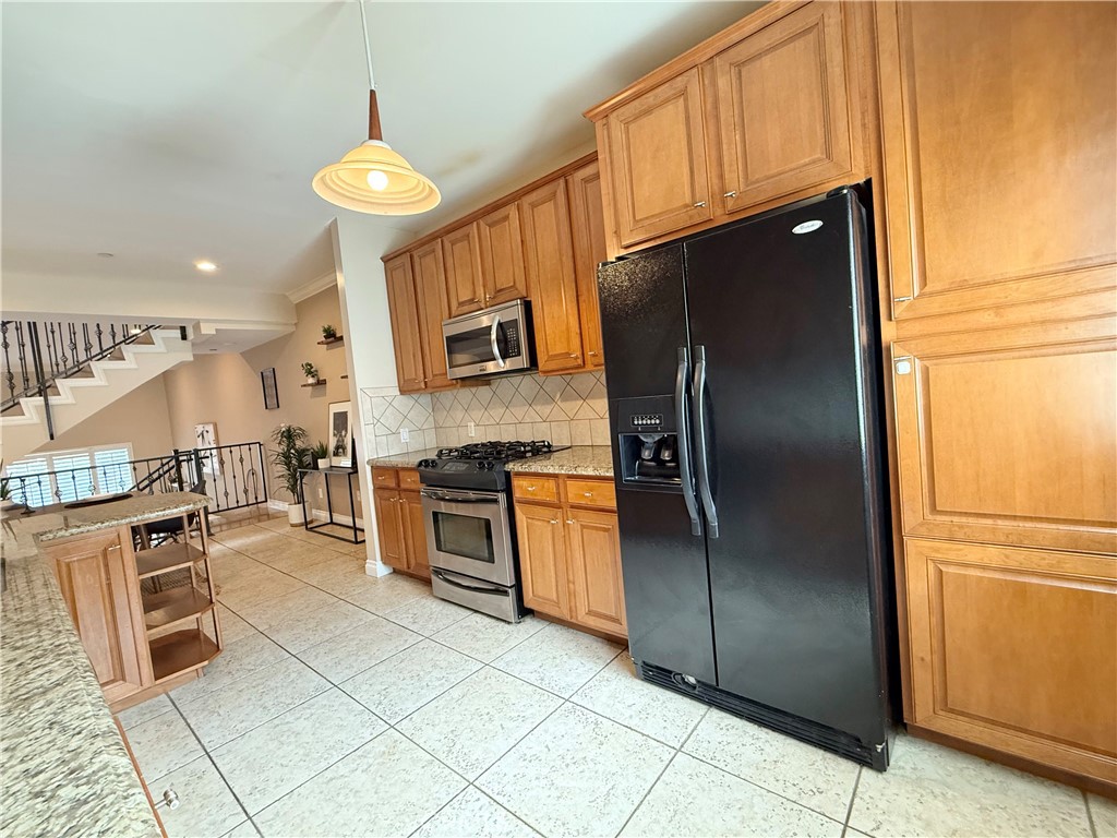 Agoura Country Townhomes (838) - Residential