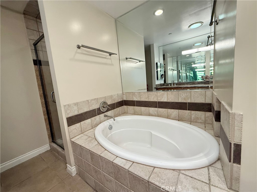 Agoura Country Townhomes (838) - Residential