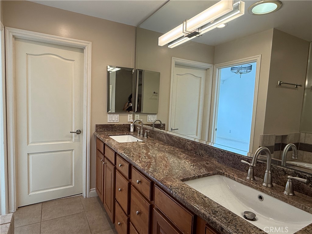 Agoura Country Townhomes (838) - Residential