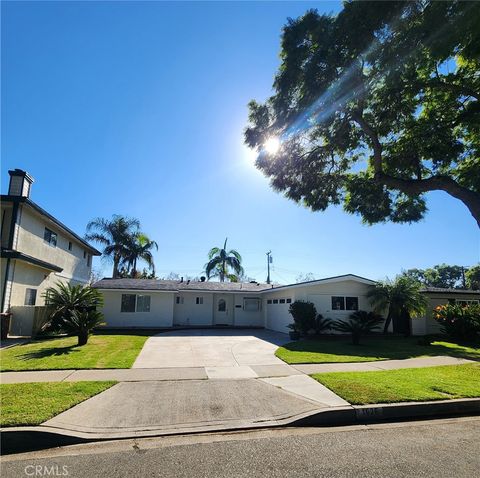 Photo of 1626 E 15th St St, Santa Ana, CA 92701 (MLS # IV25274351)