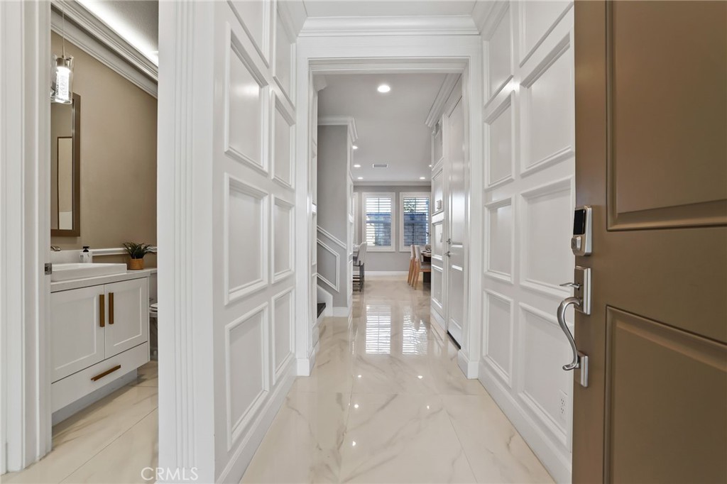 1213 E Providence Loop