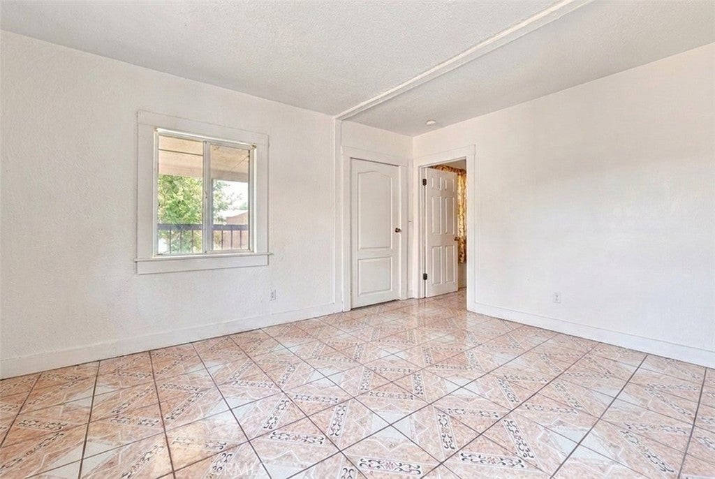 238 W 90th