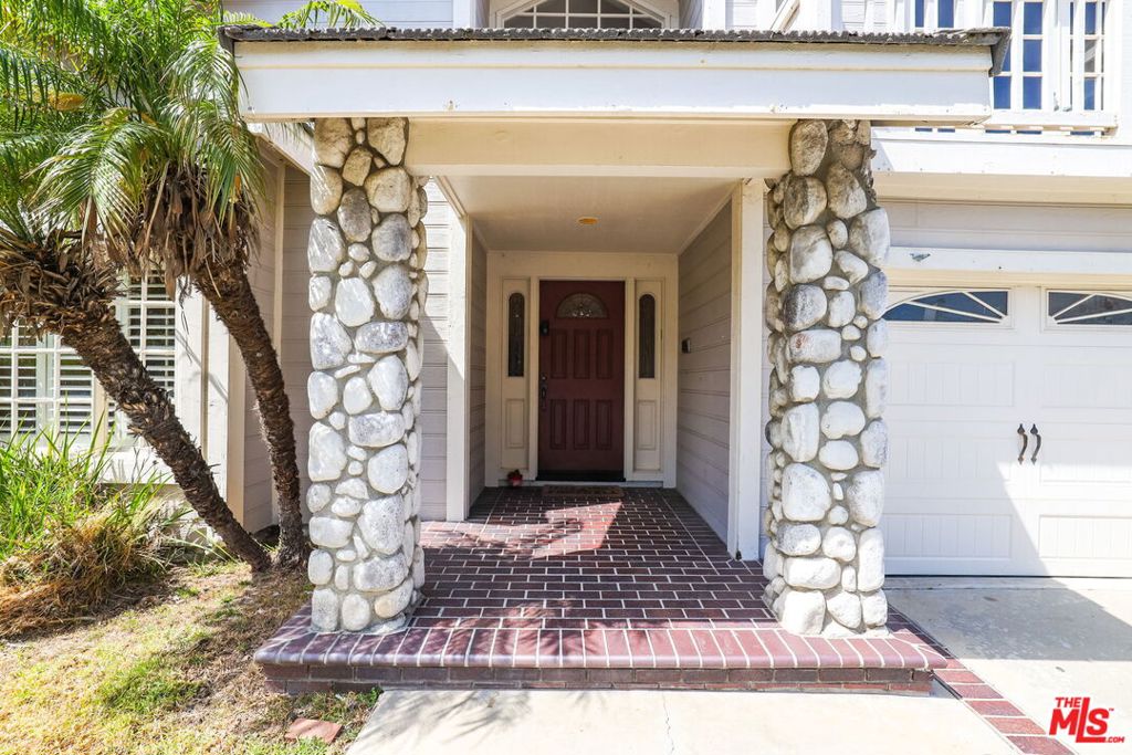 6811 Hitchingpost Circle