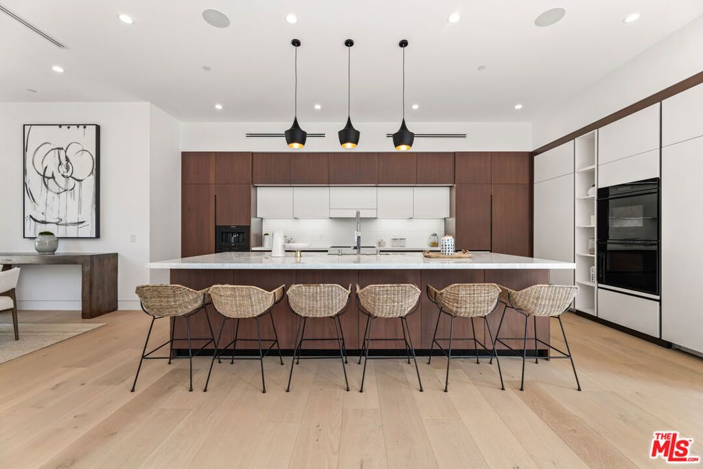 Photo of 12119 Travis Street, Los Angeles, CA 90049 (MLS # 25546455)