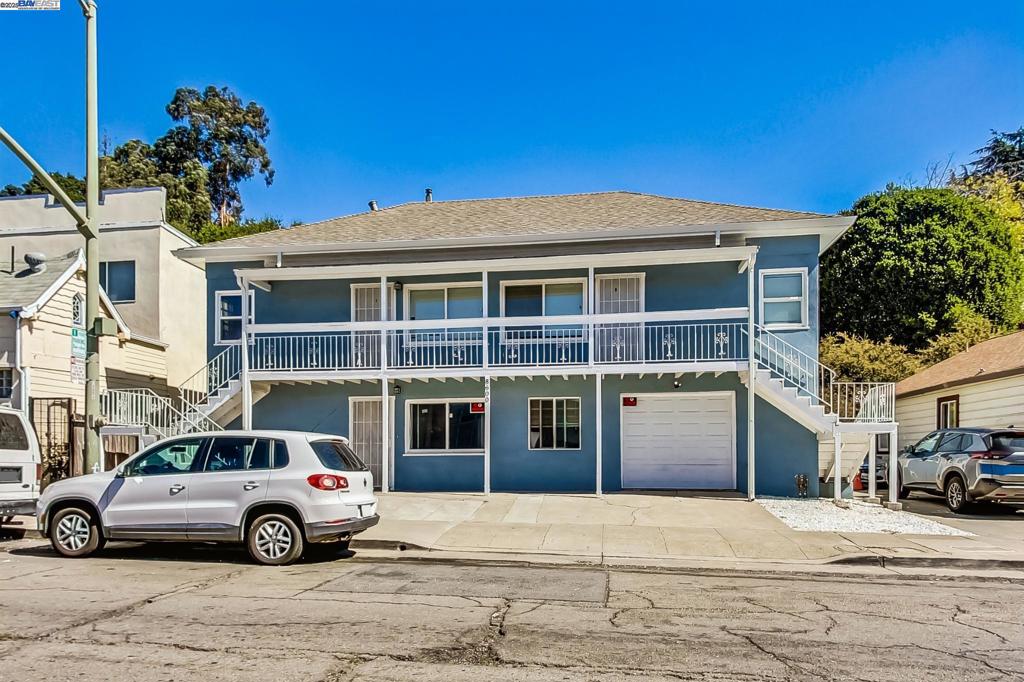 Welcome to this new updated and remodeled triplex , two top unints are rented generating $3700 a month. The main unit 3 Bed 1 Bath is ready for owner occupancy or investment can rent for $2600. Nice units.
