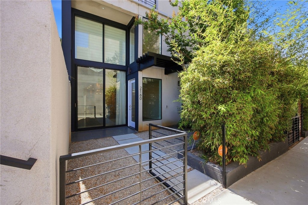 2160 Clifford ST, Los Angeles CA 90026
