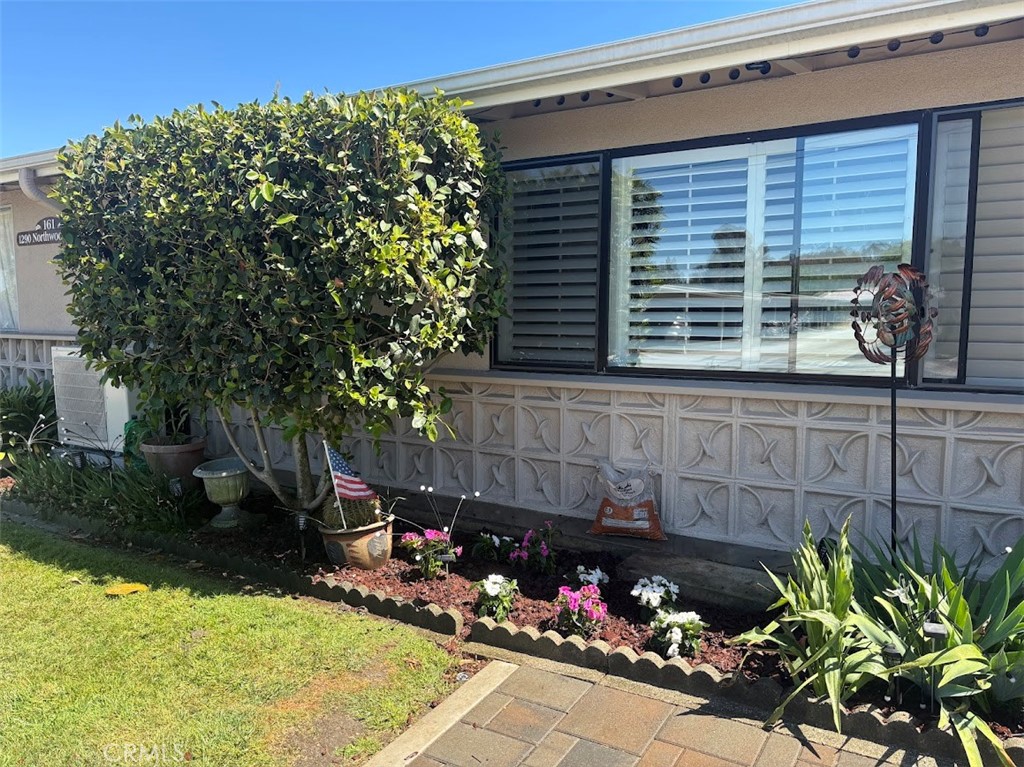 1290 Northwood Road 161i, M7