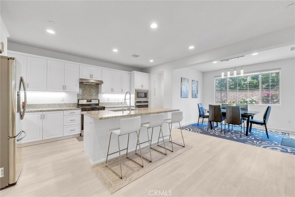 3231 E La Avenida Drive