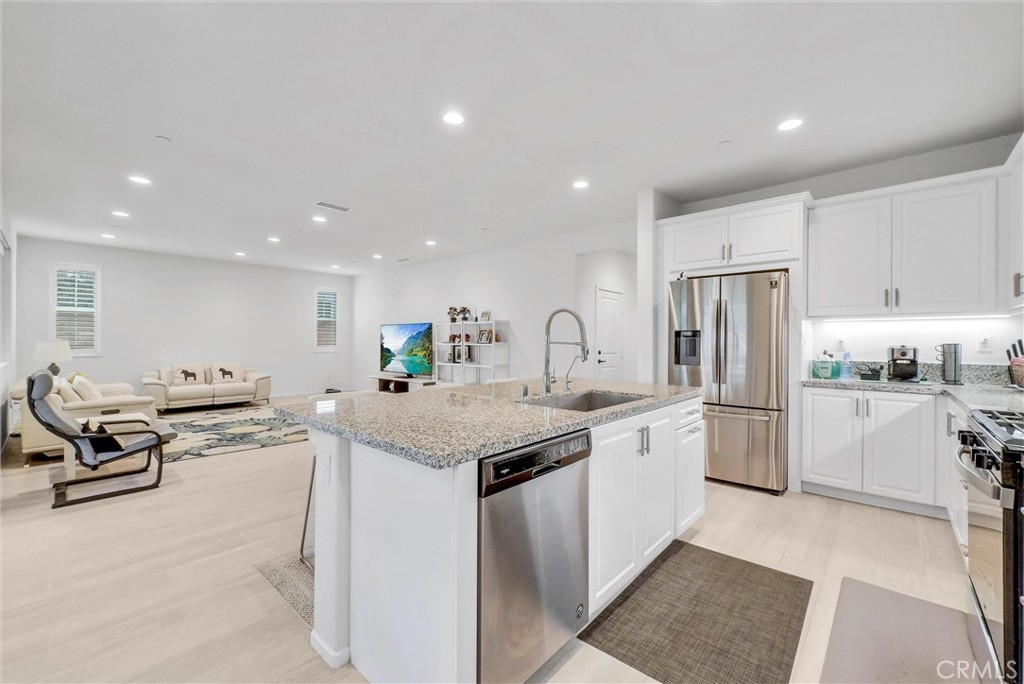 3231 E La Avenida Drive