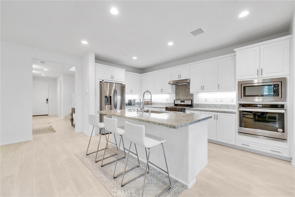 3231 E La Avenida Drive