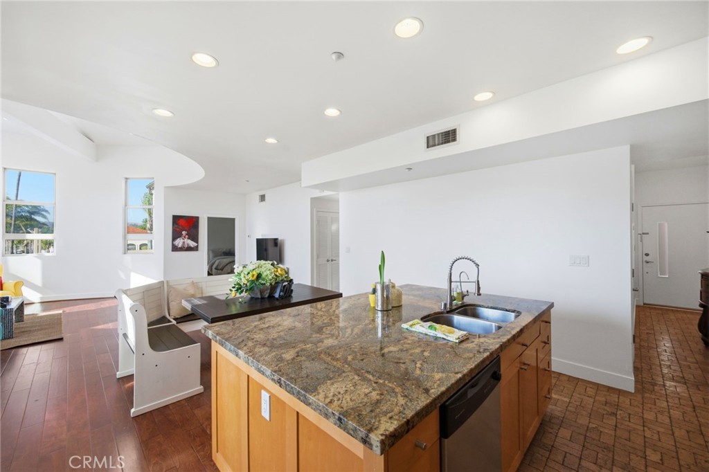 506 S Brea