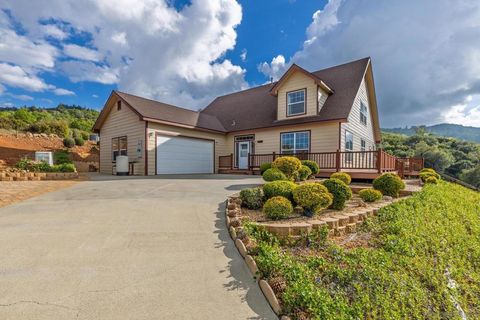 Photo of 16913 Harrison Park Trl Trl, Julian, CA 92036 (MLS # 260012548SD)