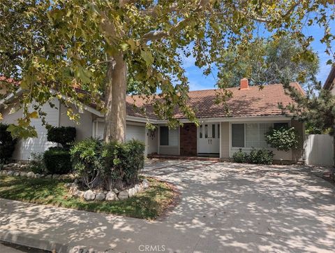 Photo of 23417 Via Castanet, Valencia, CA 91355 (MLS # SR26158189)