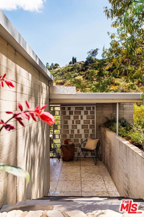 1290 Rancheros Road, Pasadena CA 91103
