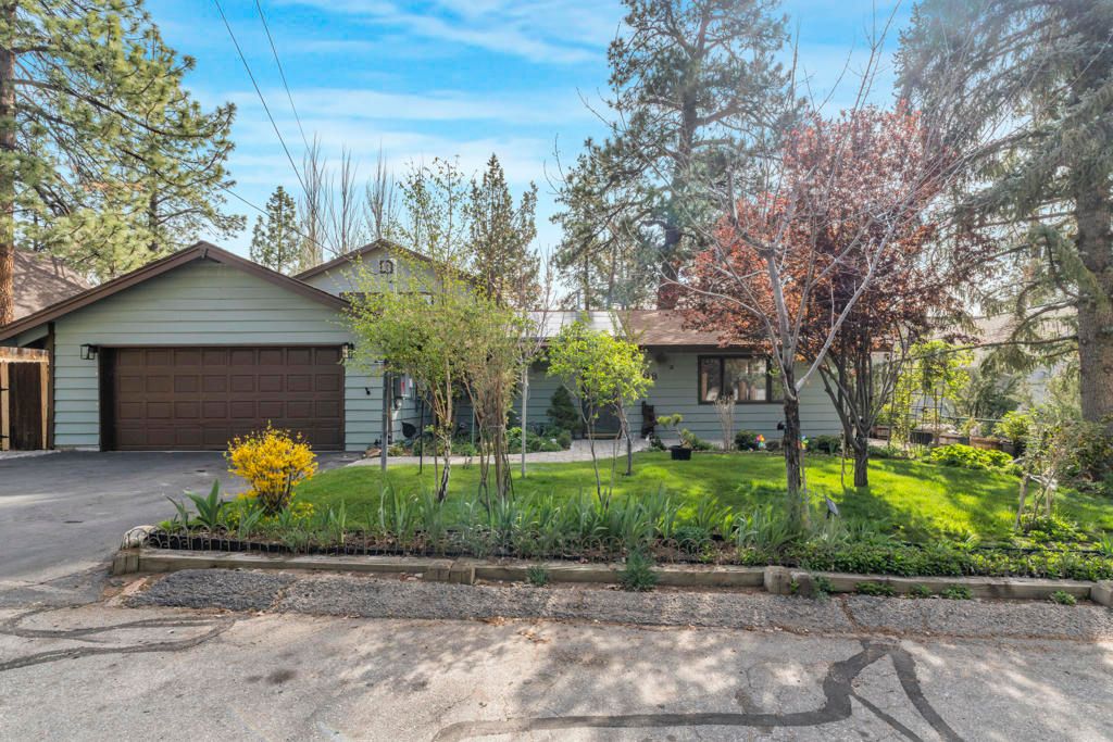 Photo of 1018 Feather Mountain Drive, Big Bear, CA 92314 (MLS # 219146547PS)