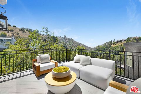 Photo of 2506 Zorada Drive, Los Angeles, CA 90046 (MLS # 26655913)