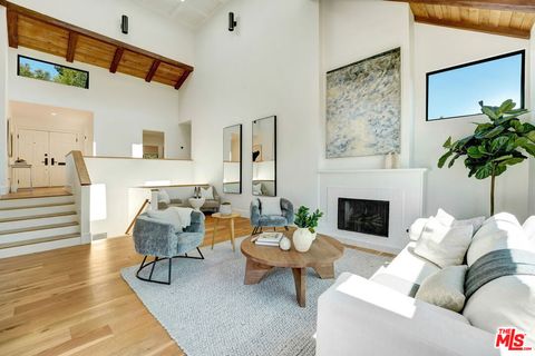 Photo of 2506 Zorada Drive, Los Angeles, CA 90046 (MLS # 26655913)