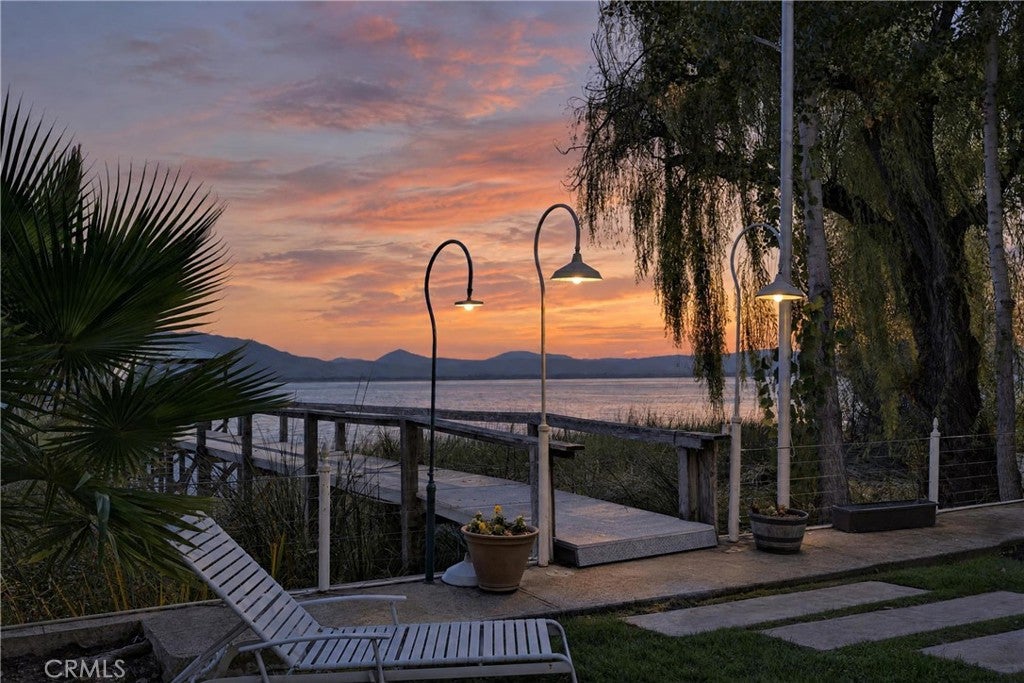 Properties 4 3260 Lakeshore Boulevard