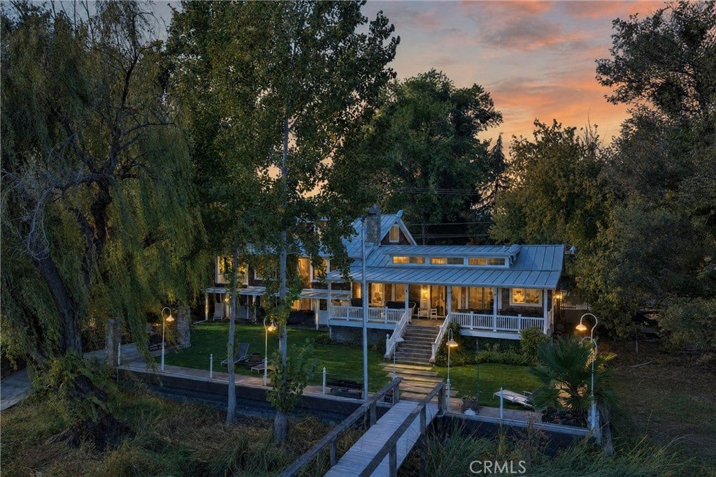 Properties 3 3260 Lakeshore Boulevard