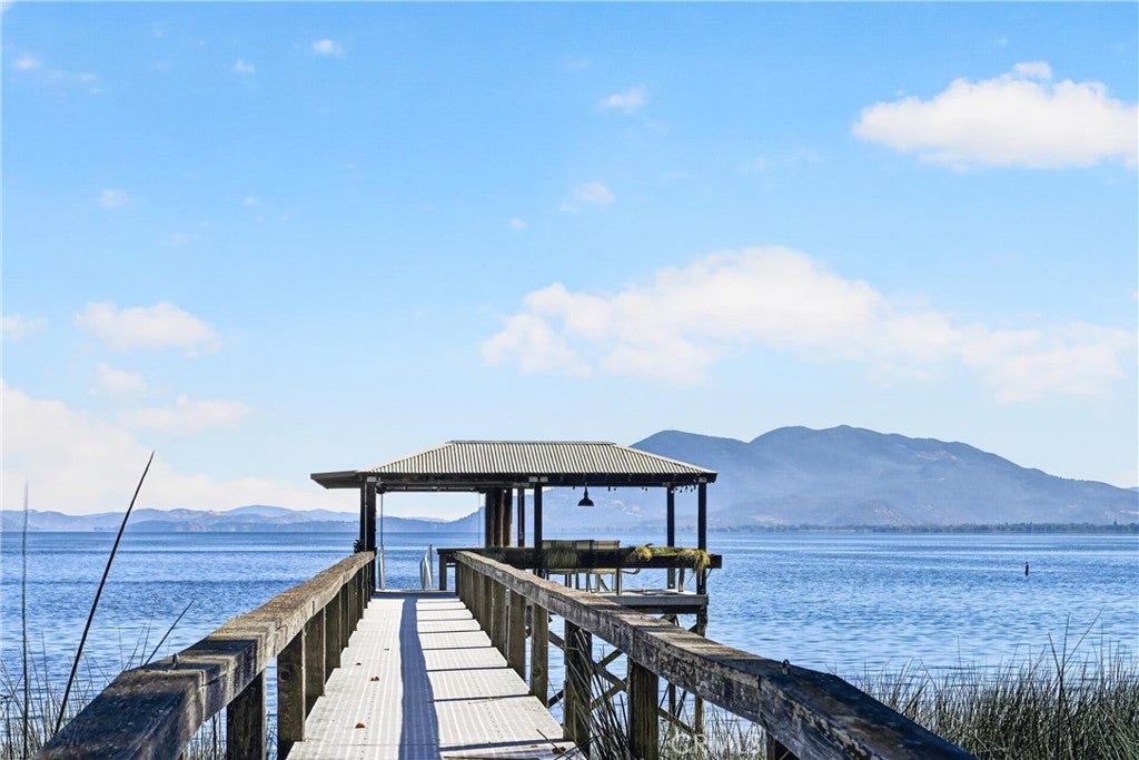 Properties 1 3260 Lakeshore Boulevard