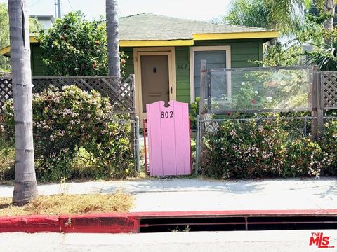 Photo of 802 Superba Avenue, Venice, CA 90291 (MLS # 26670139)