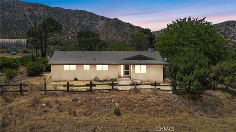 Photo of 5500 Oil Well Road, Phelan, CA 92371 (MLS # CV26113324)