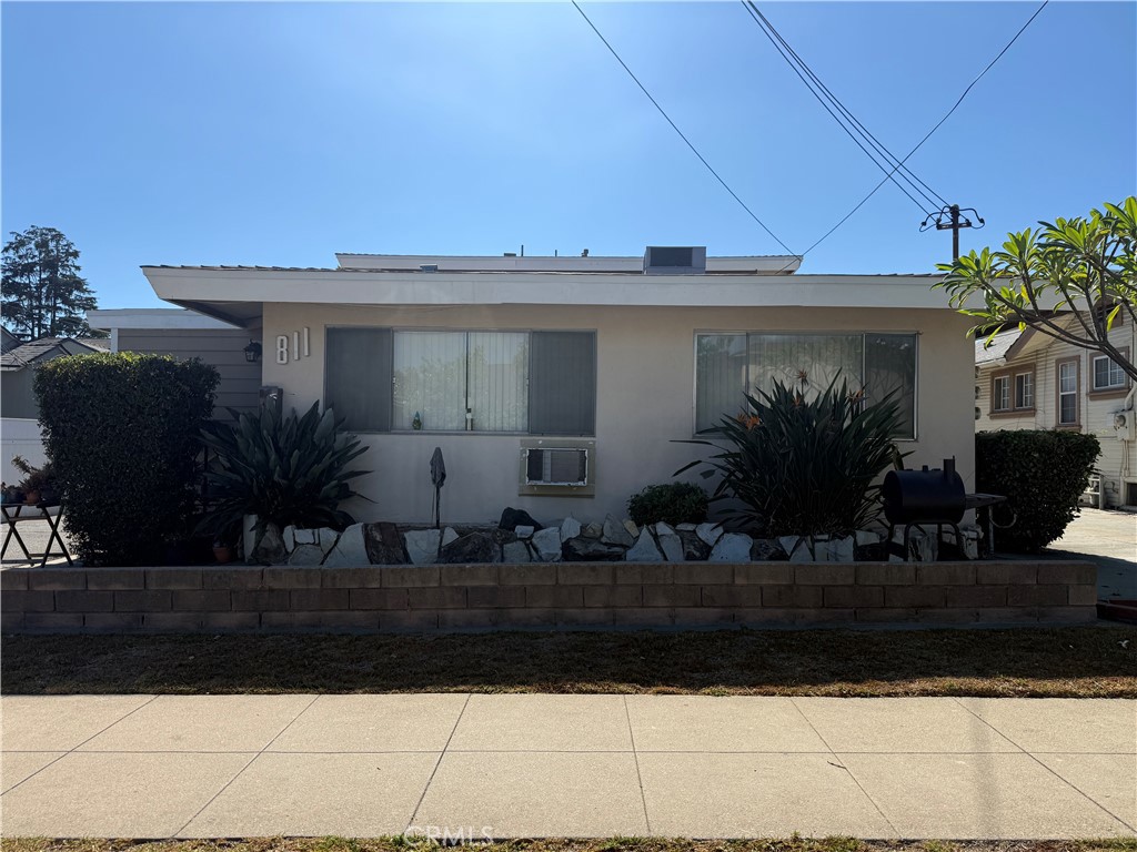 This fully renovated 2-bedroom, 1-bath unit was tastefully updated within the past year, offering excellent natural light and a clean, modern living space. Renovations include laminate wood flooring throughout and updated appliances, featuring a newer gas range and range hood. One carport parking space is included. Conveniently located near the I-10 and I-710 freeways with easy access to Downtown LA, and close to schools, shops, markets, restaurants, and the vibrant entertainment along Main Street in Alhambra—a perfect blend of comfort and convenience in a prime location.