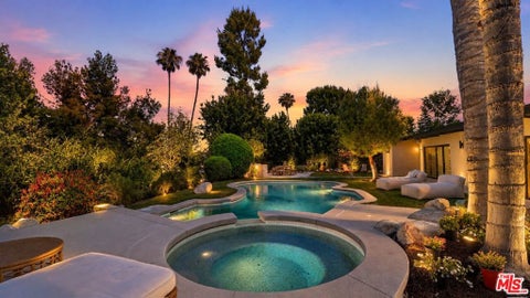 Photo of 5576 El Canon Avenue, Woodland Hills, CA 91367 (MLS # 26102370)