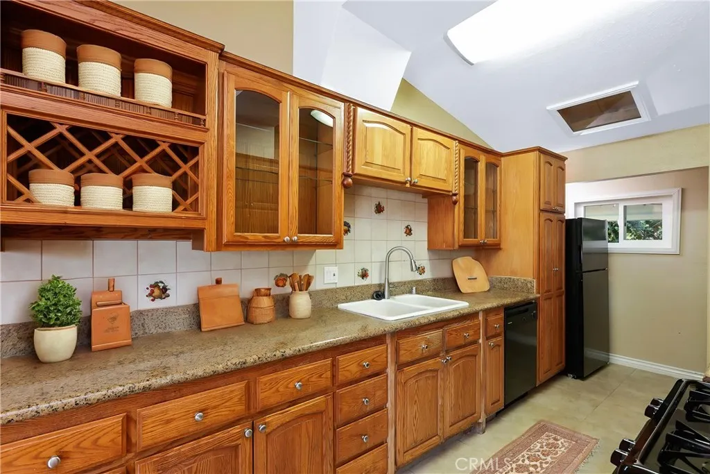 Orange, California 92868, United States, 4 Bedrooms Bedrooms, ,2 BathroomsBathrooms,Residential,Active,219058