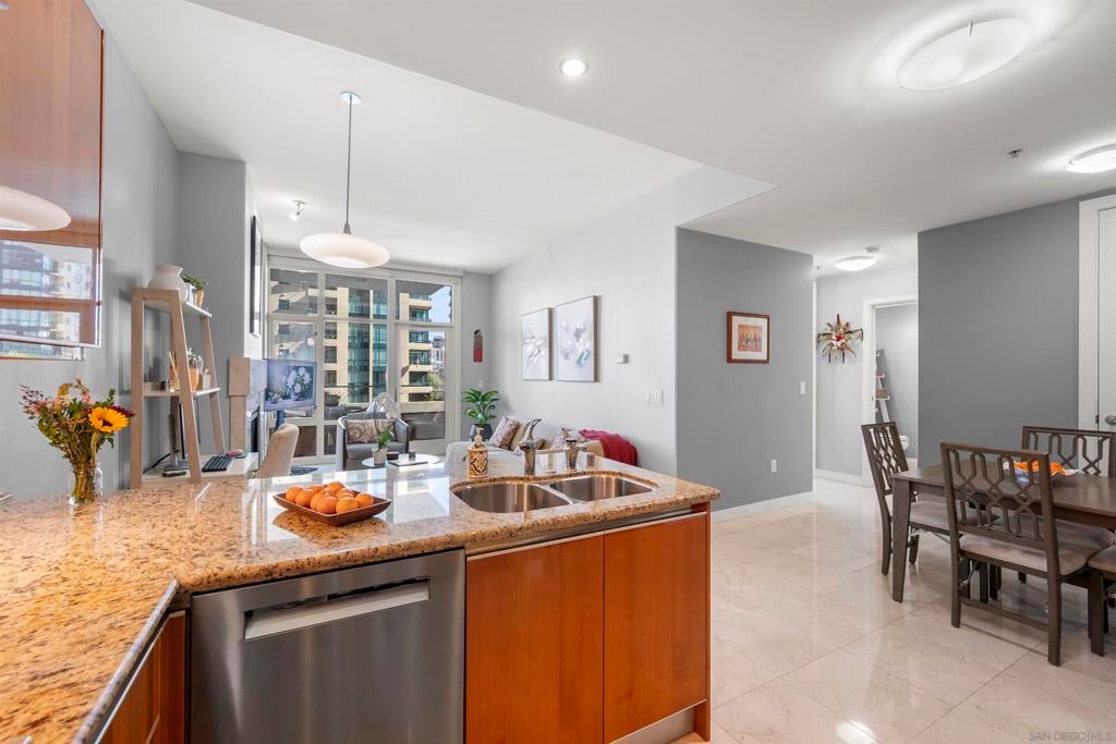 550 Front St 302