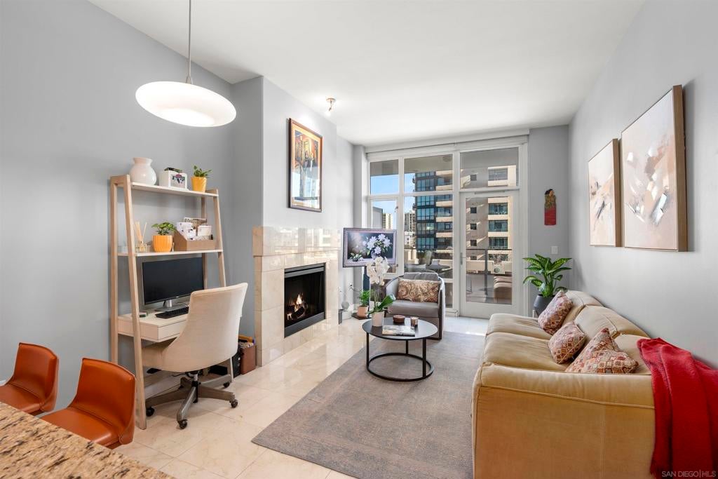 550 Front St 302